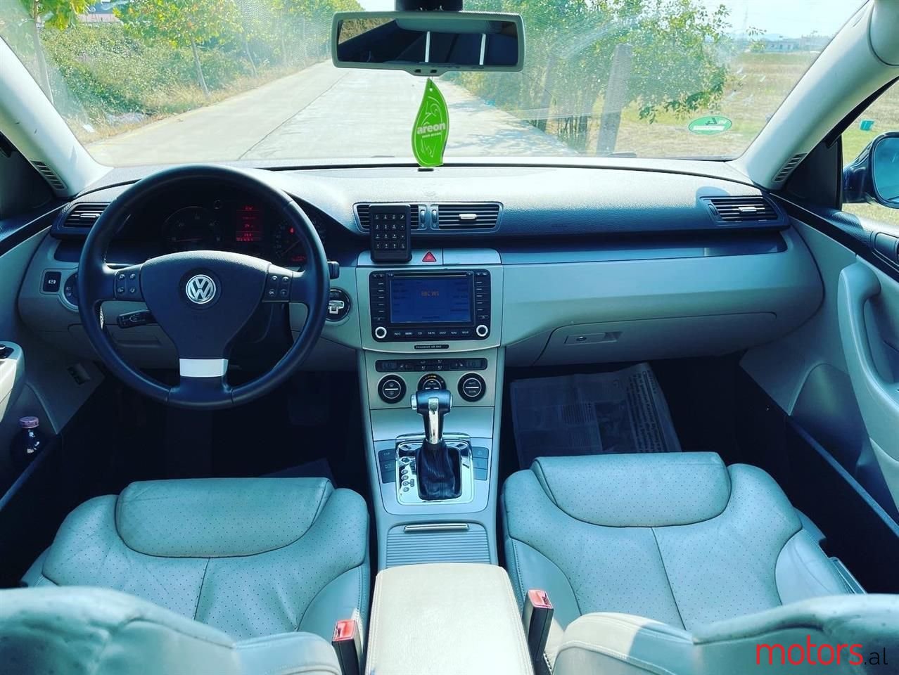 2006' Volkswagen Passat photo #5