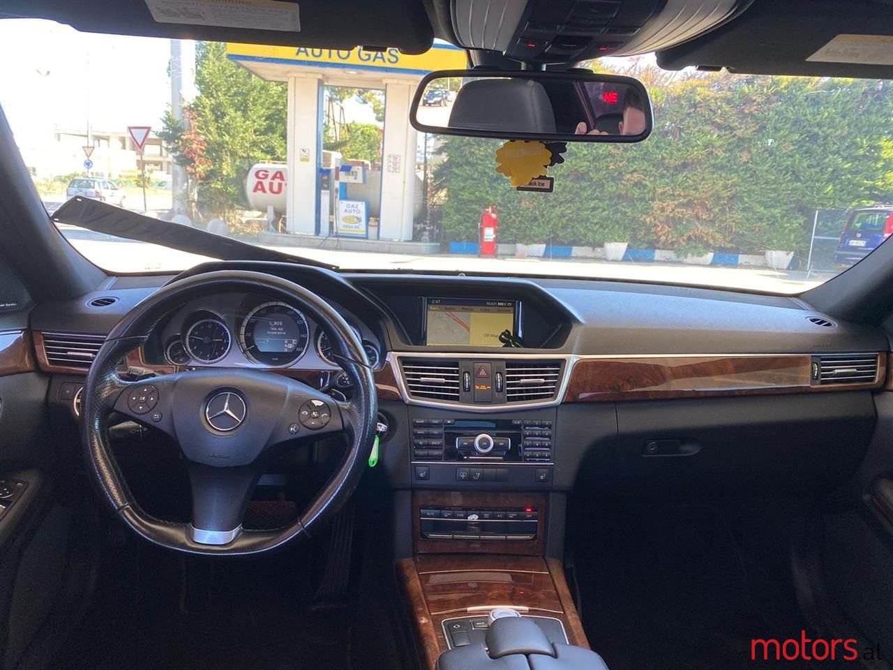 2011' Mercedes-Benz E 350 photo #5