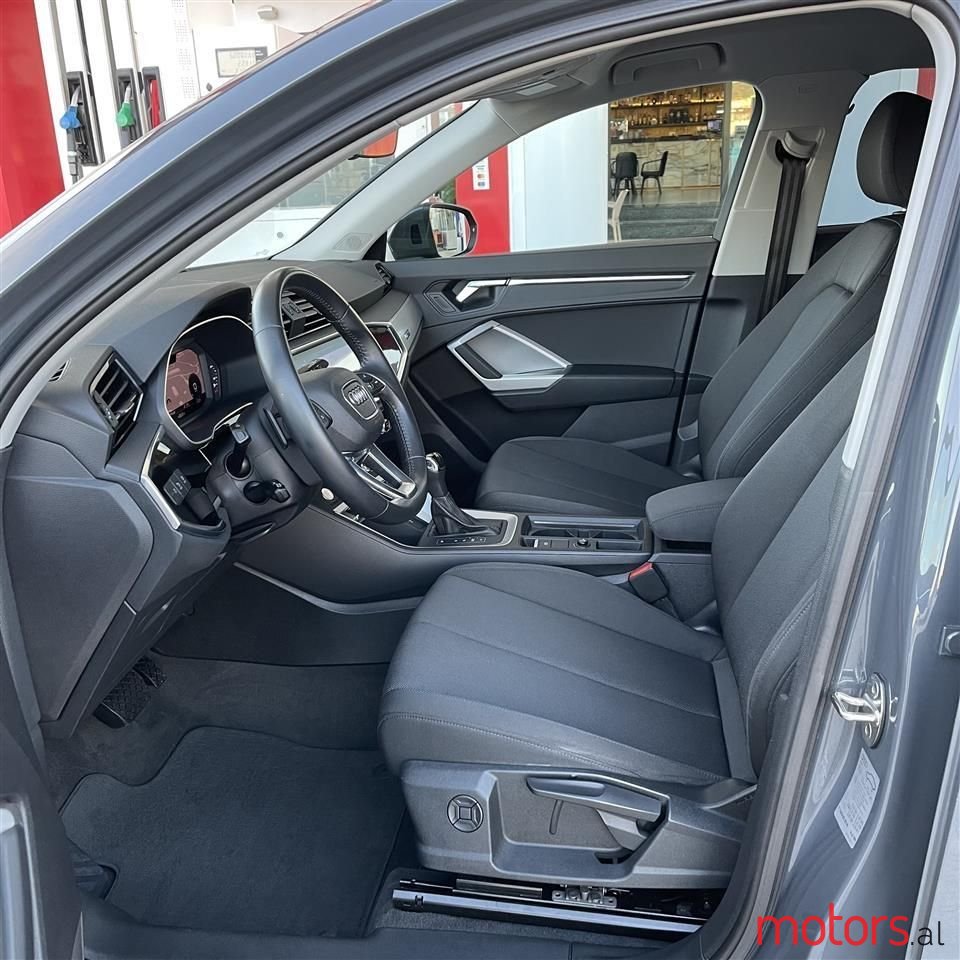 2018' Audi Q3 photo #5