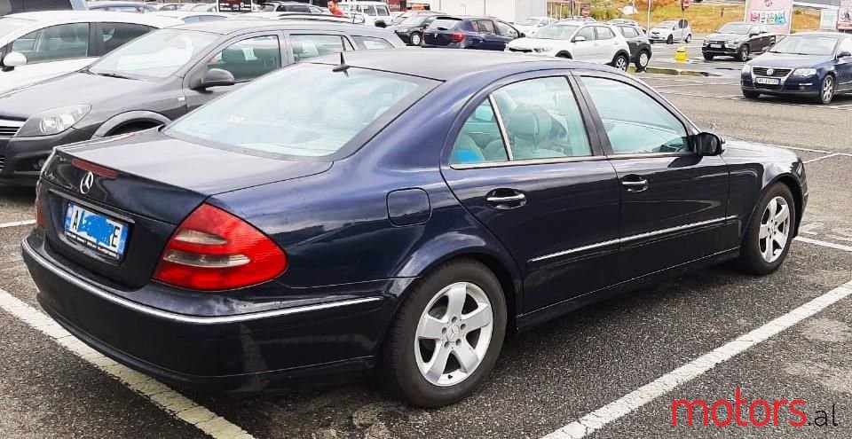 2004' Mercedes-Benz E 220 photo #1