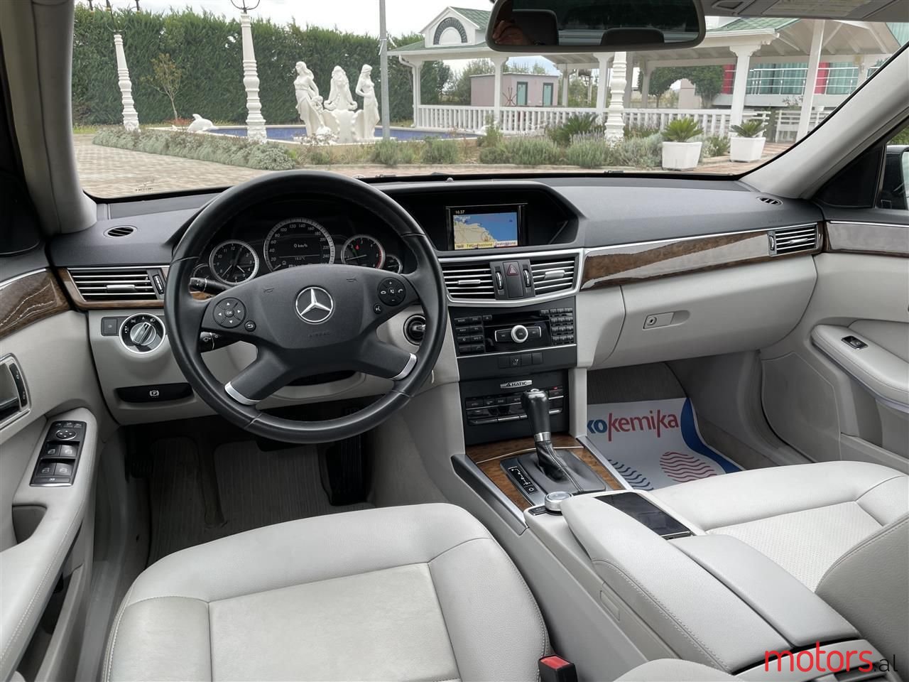 2011' Mercedes-Benz E 250 photo #4