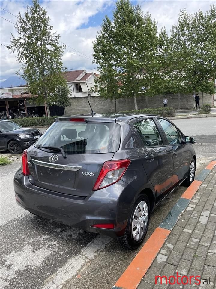 2012' Toyota Yaris photo #2