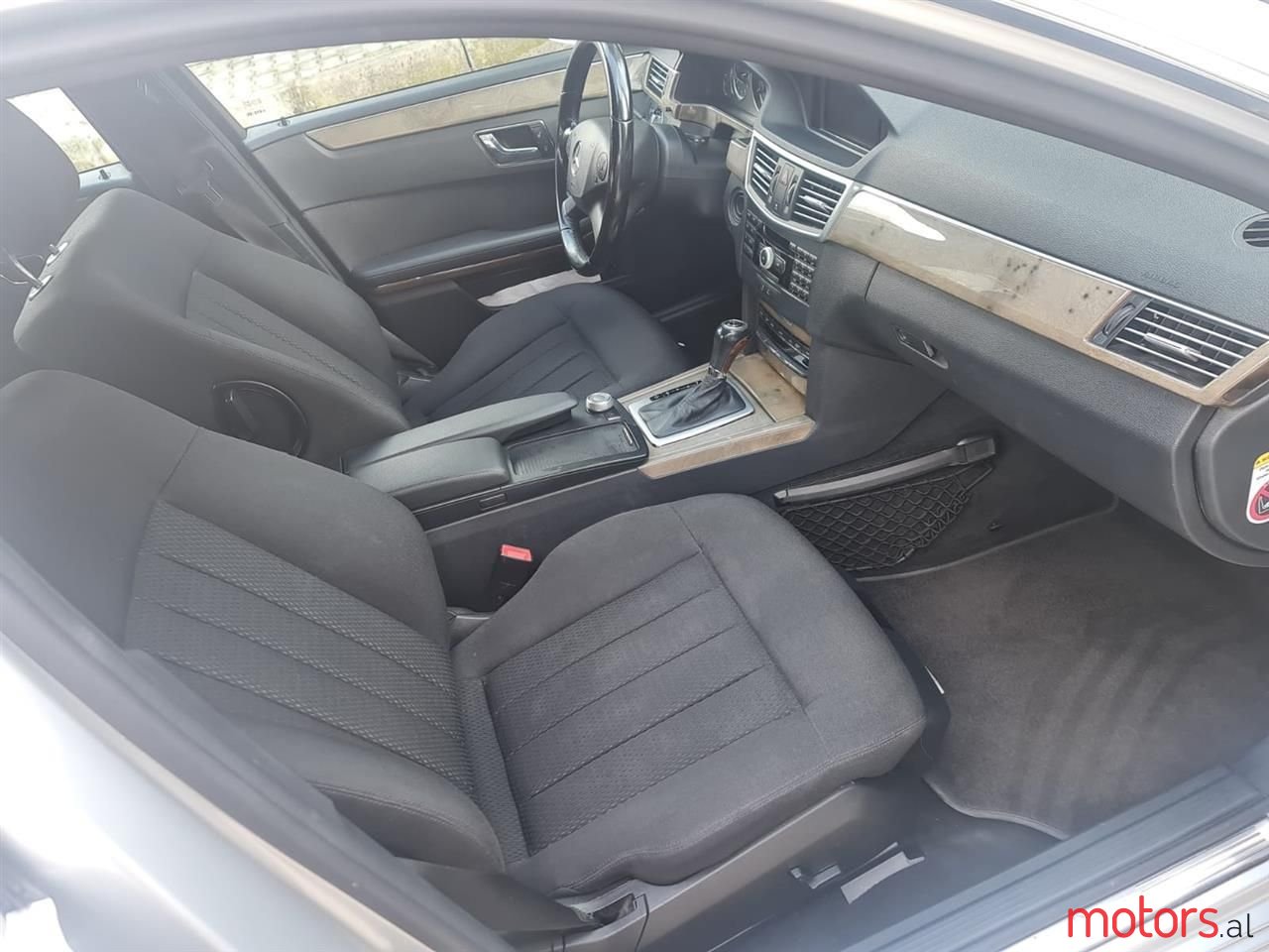 2010' Mercedes-Benz E 220 photo #2