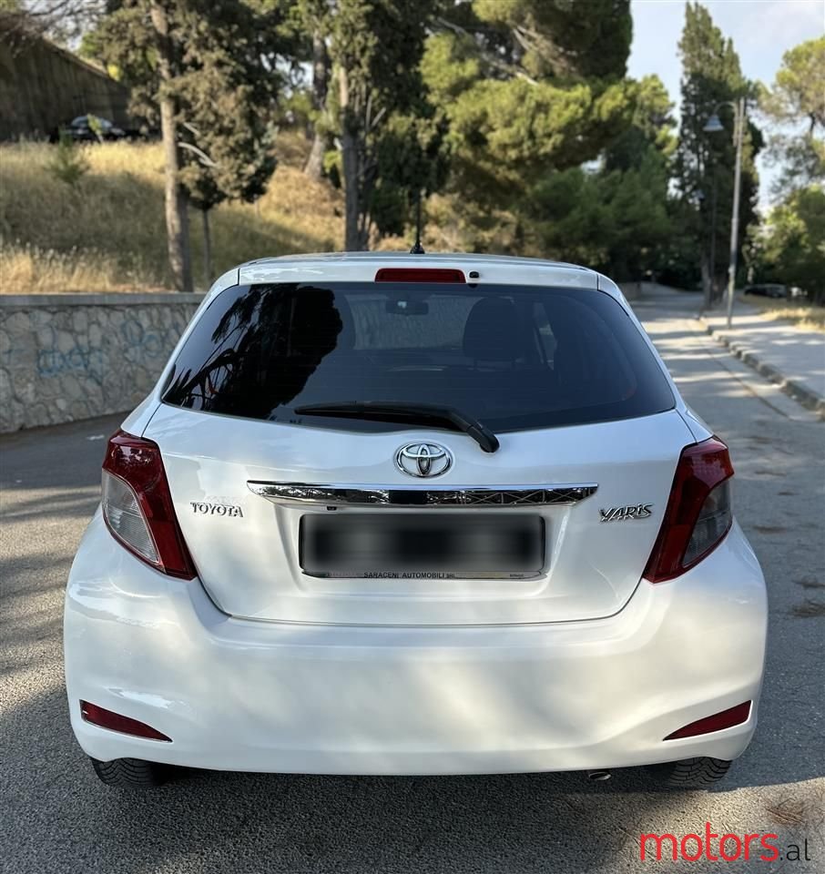 2014' Toyota Yaris photo #4