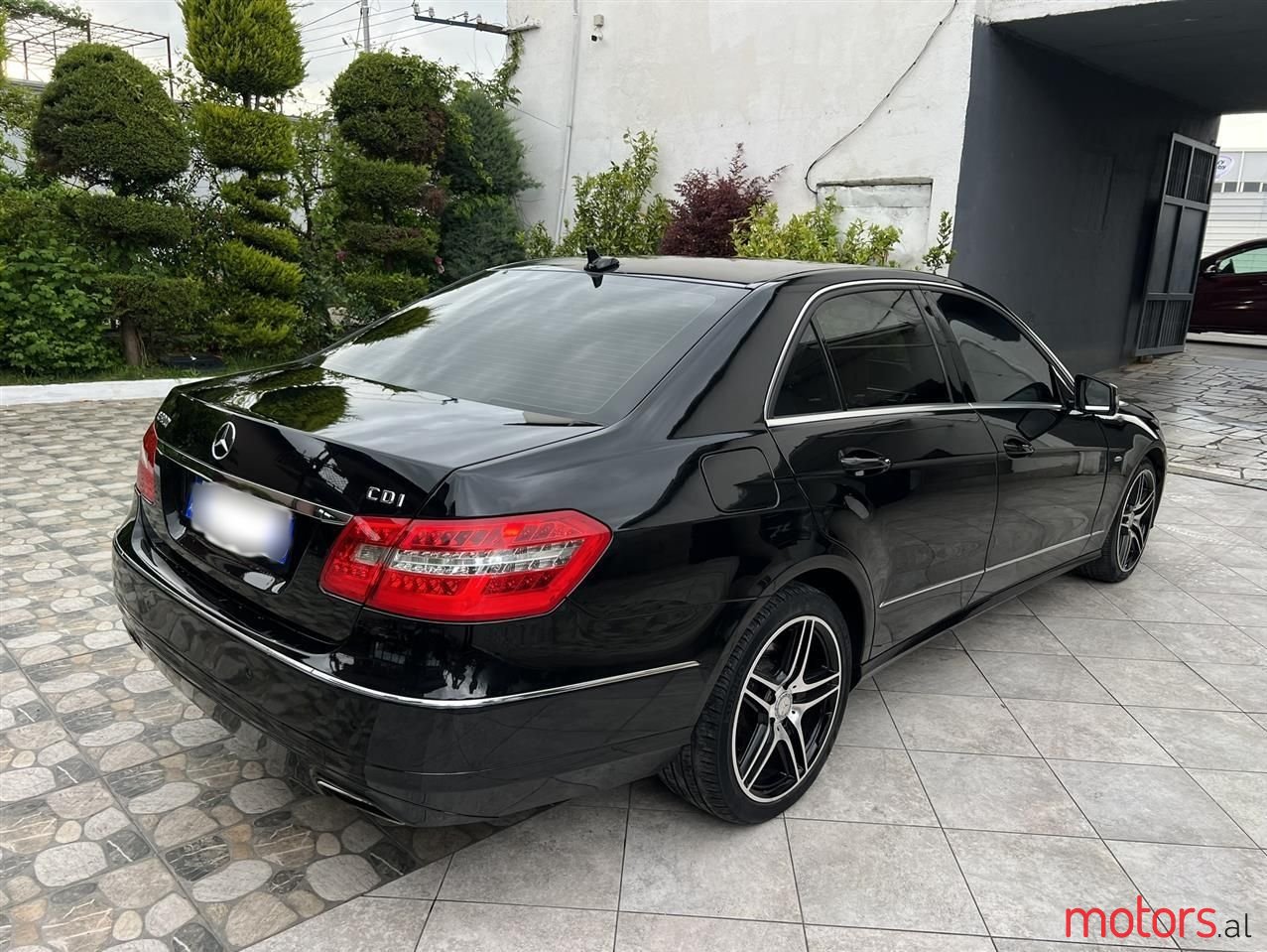 2011' Mercedes-Benz 300 photo #5