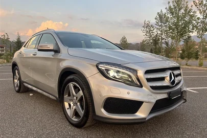 2015' Mercedes-Benz GLA 220