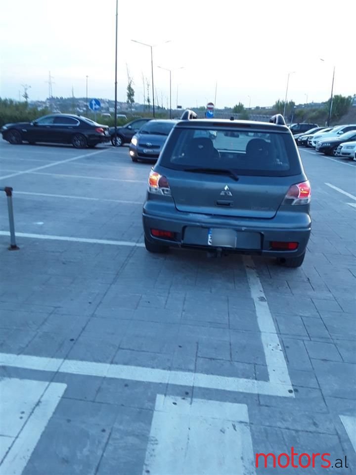 2004' Mitsubishi Outlander photo #3