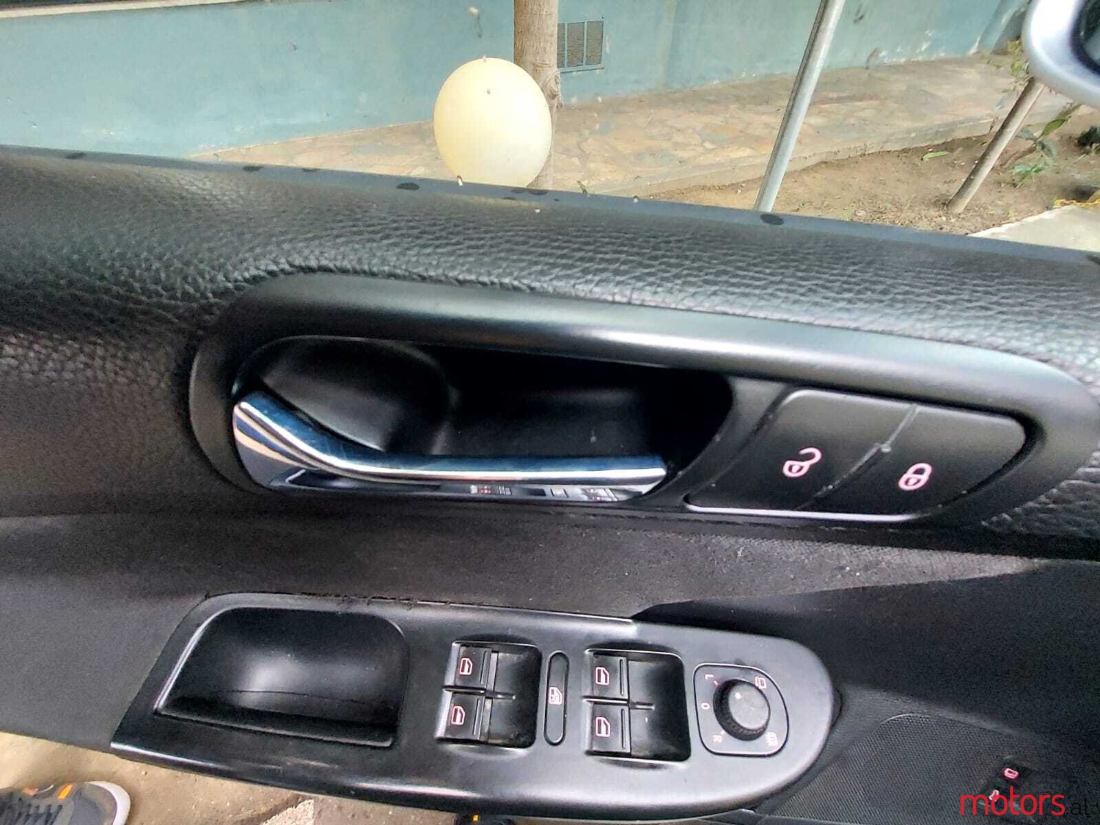 2008' Volkswagen Passat photo #3