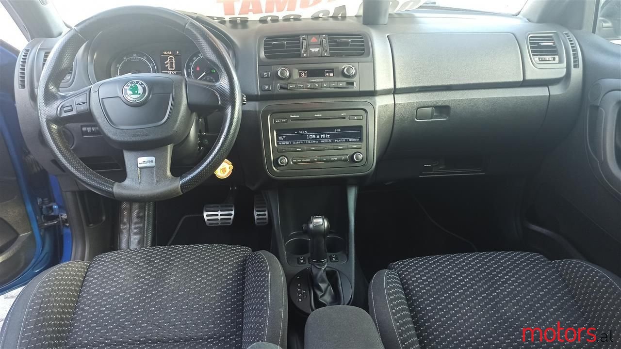 2011' Skoda Fabia photo #5