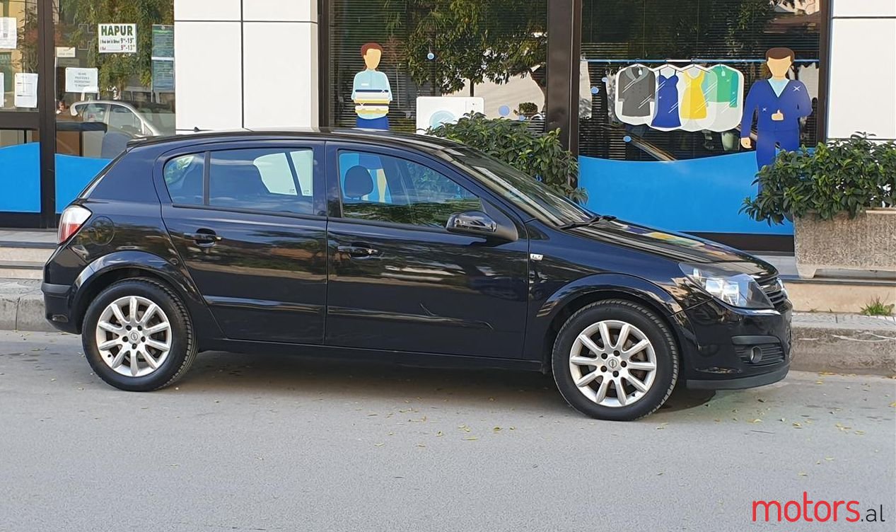 2006' Opel Astra photo #1