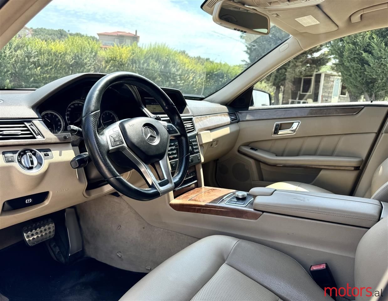 2012' Mercedes-Benz E 350 photo #2