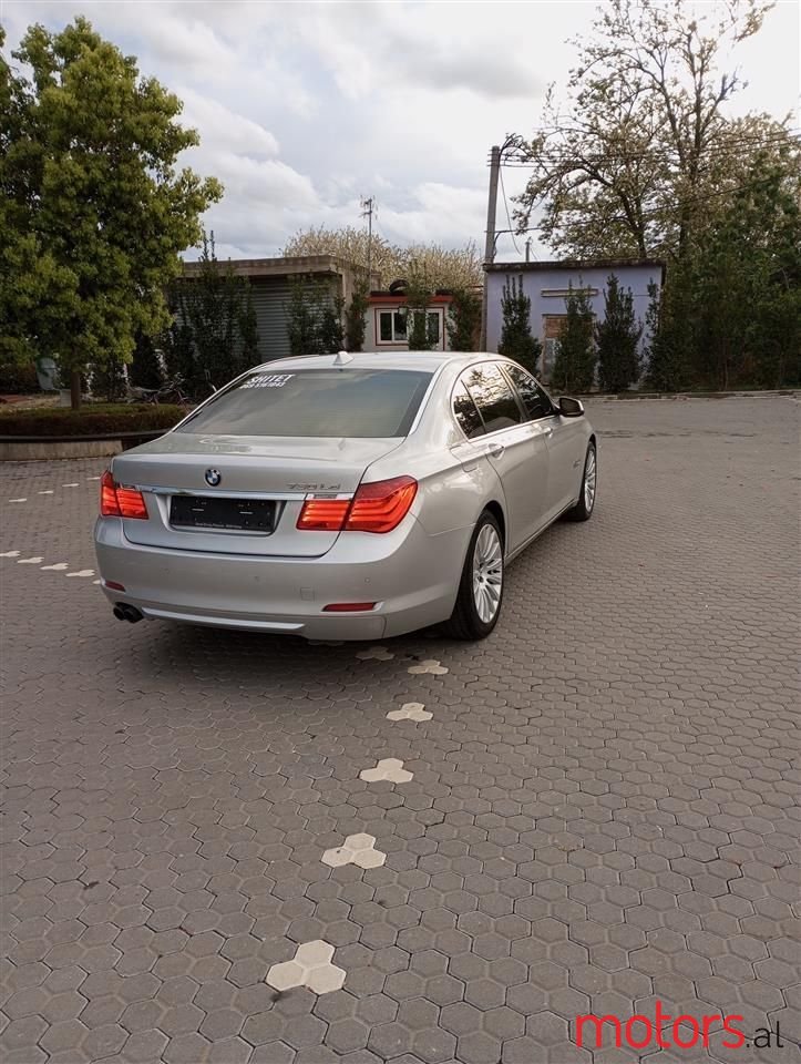 2011' BMW 730 photo #2
