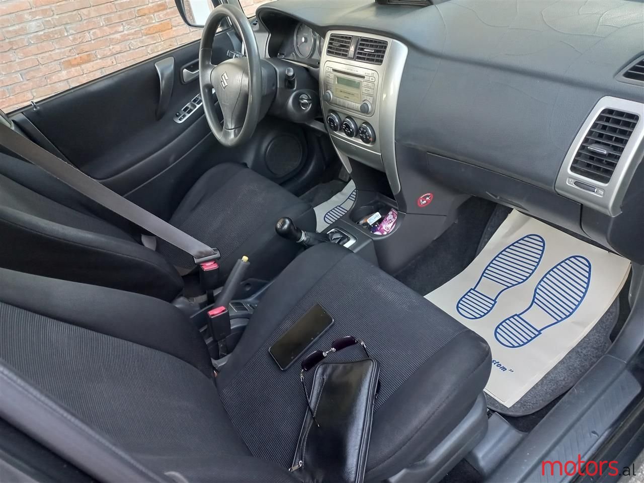 2004' Suzuki Liana photo #4