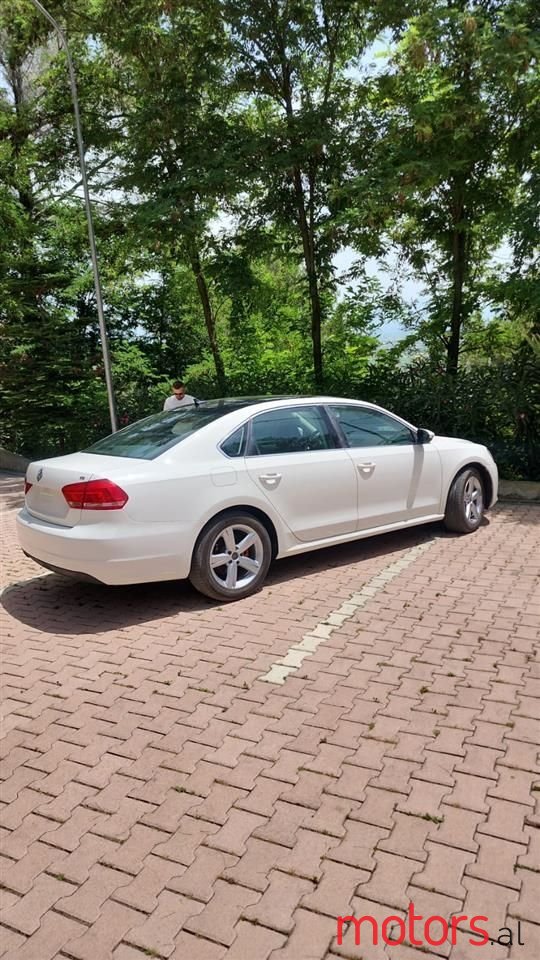 2013' Volkswagen Passat photo #6