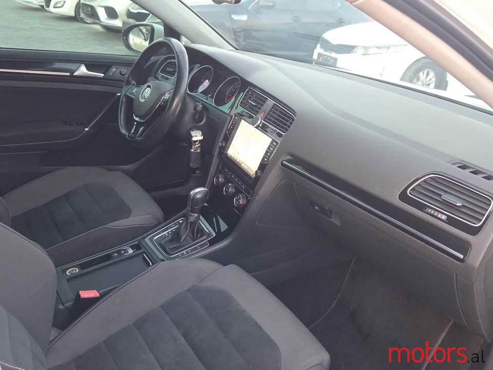 2015' Volkswagen Golf photo #5