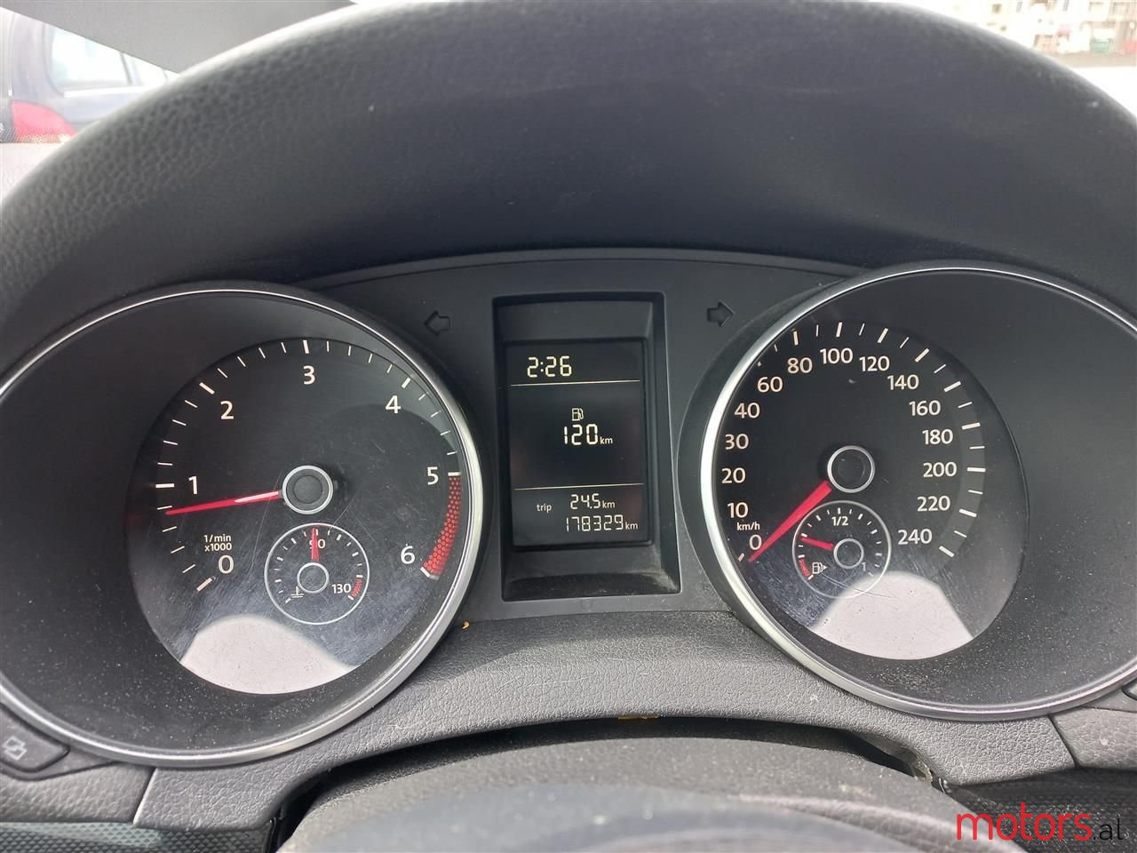 2011' Volkswagen Golf photo #3