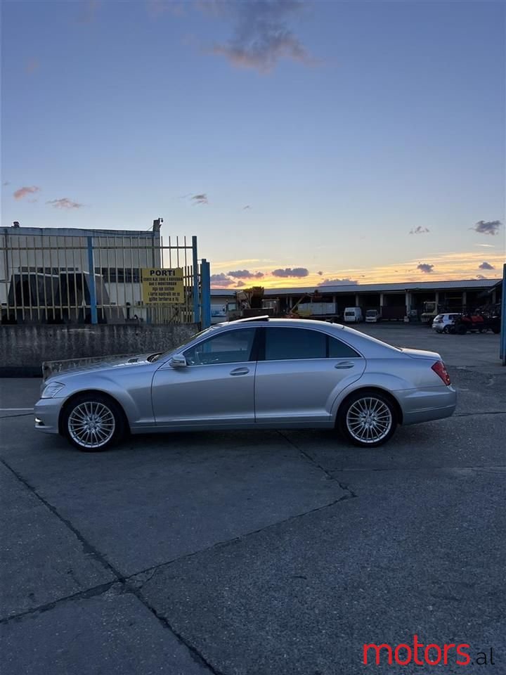 2010' Mercedes-Benz S 550 photo #2