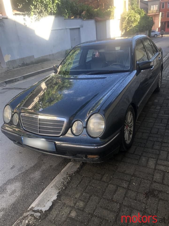2001' Mercedes-Benz 270 photo #6