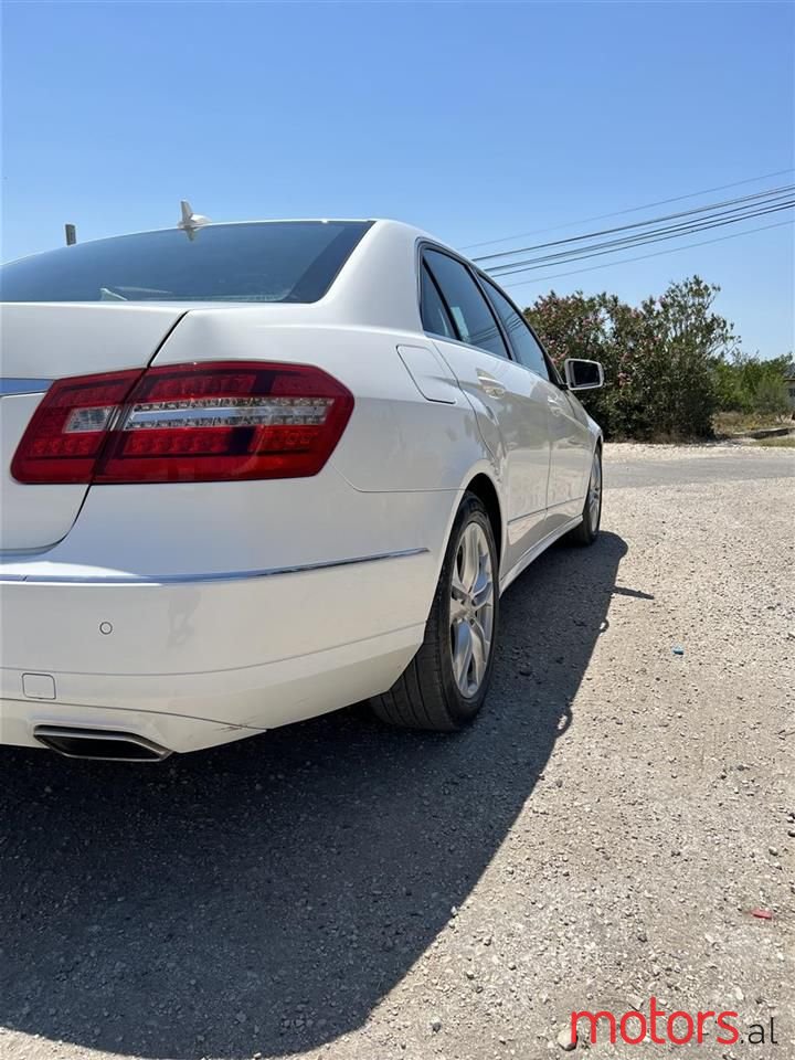 2012' Mercedes-Benz E 200 photo #2