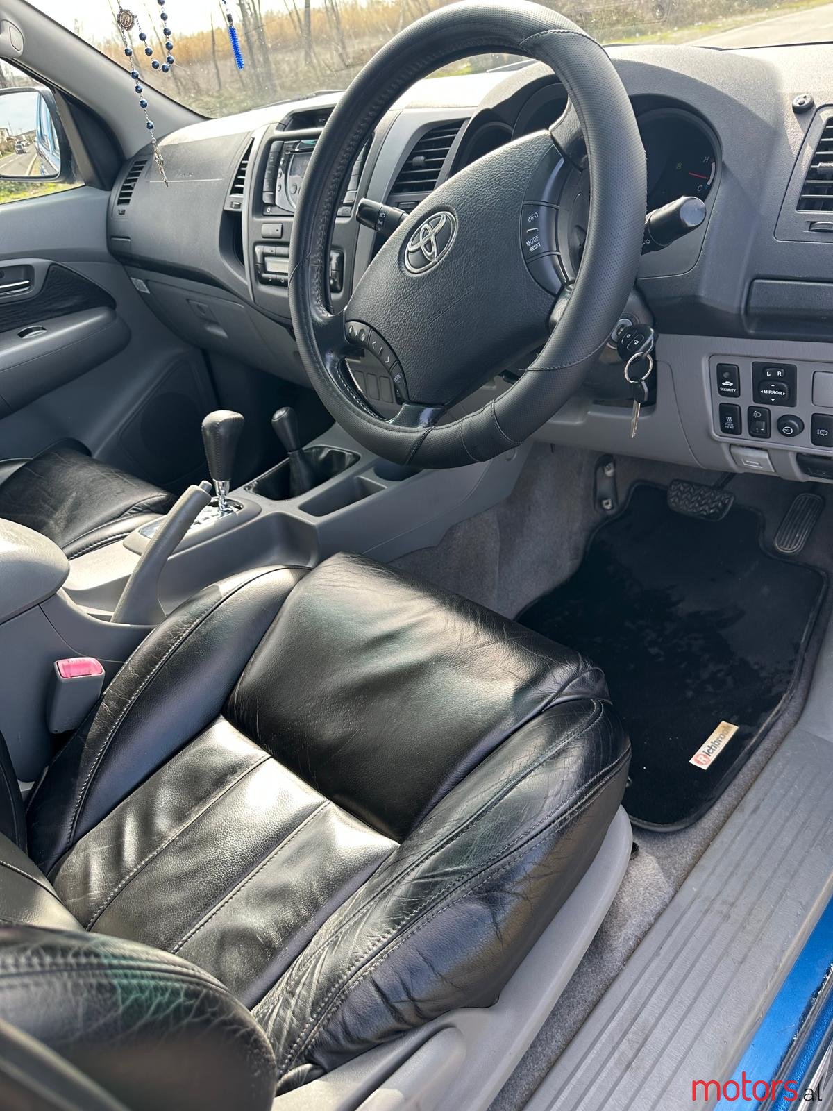 2011' Toyota Hilux photo #4