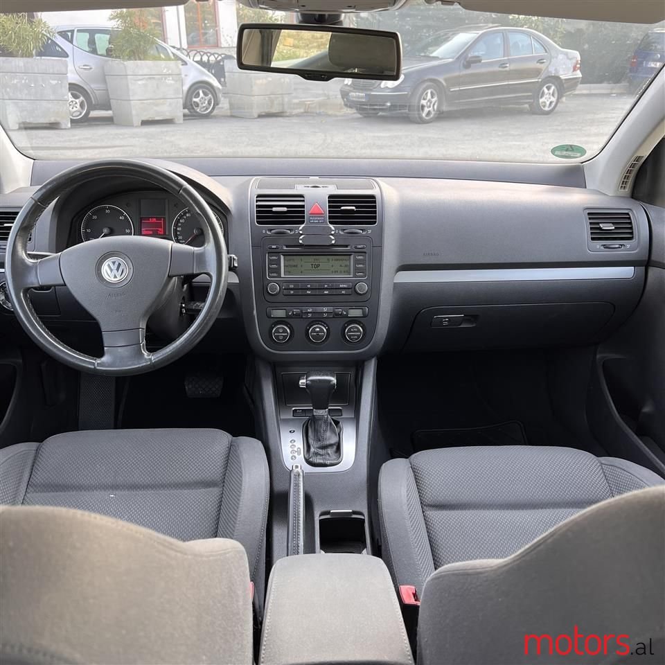 2005' Volkswagen Golf photo #3