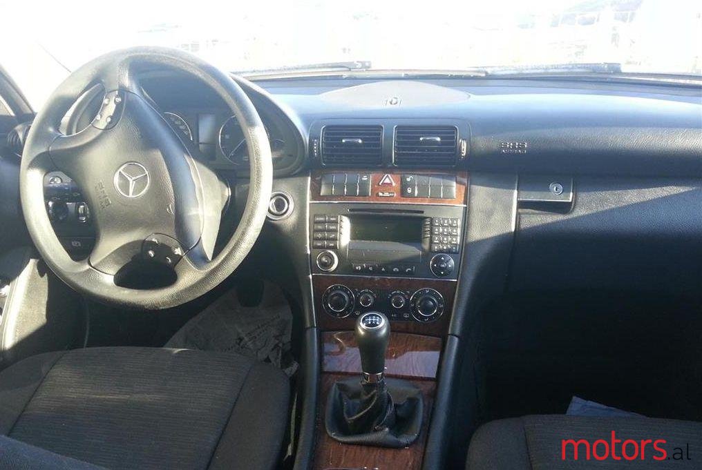 2006' Mercedes-Benz 220 photo #2