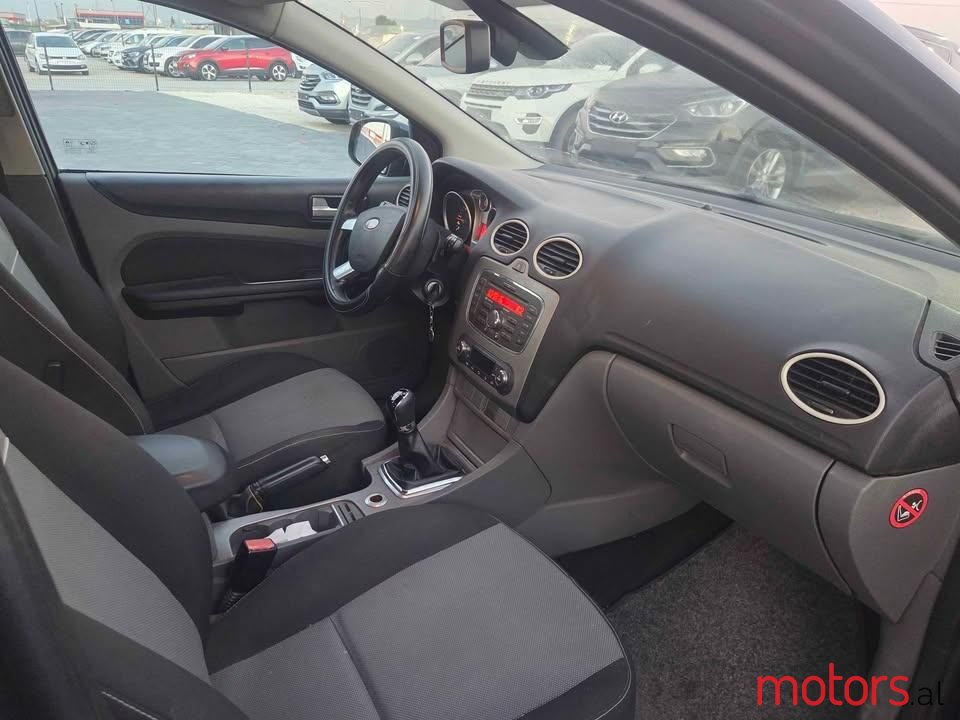 2010' Ford Focus photo #6