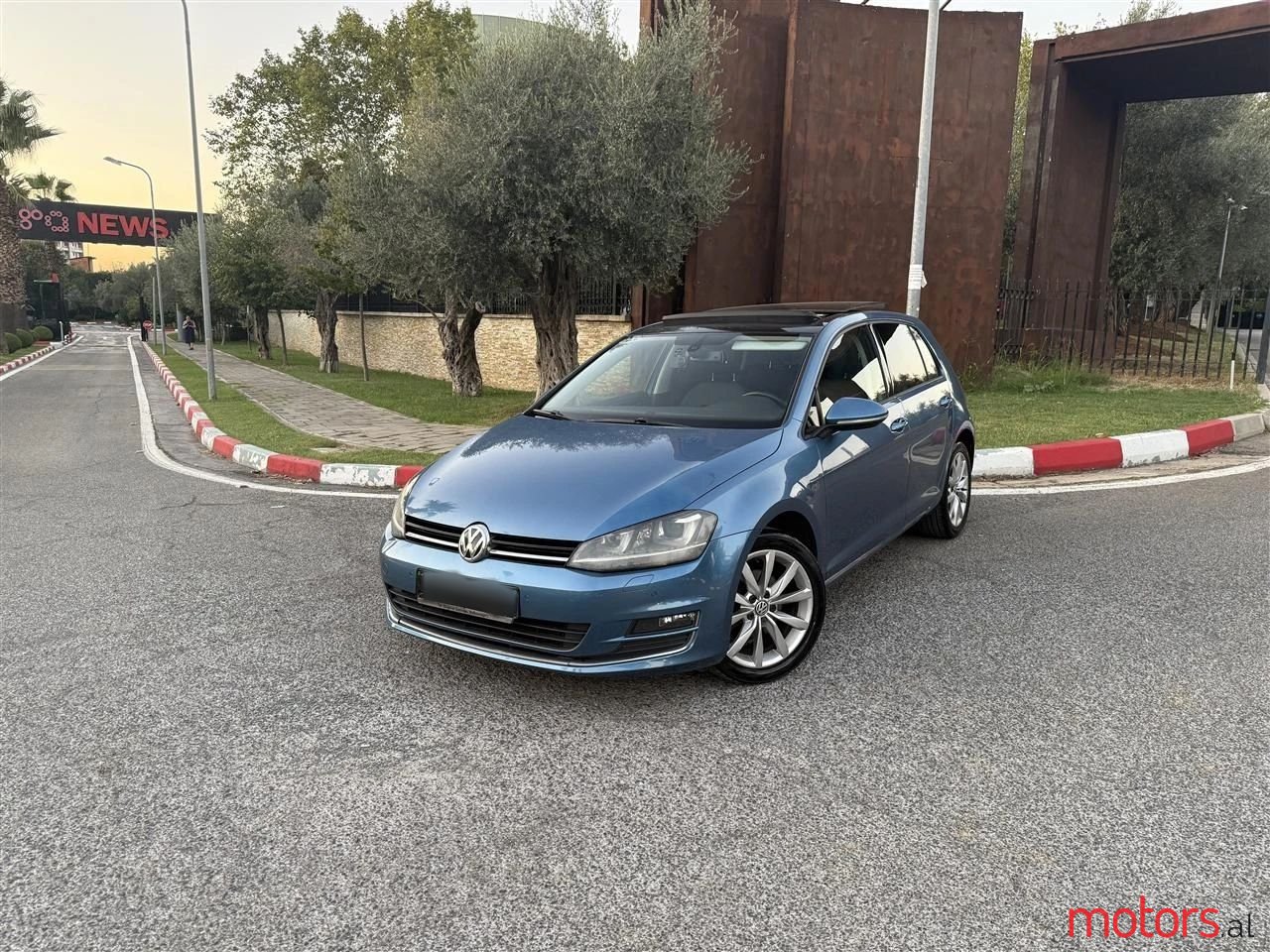 2014' Volkswagen Golf photo #1