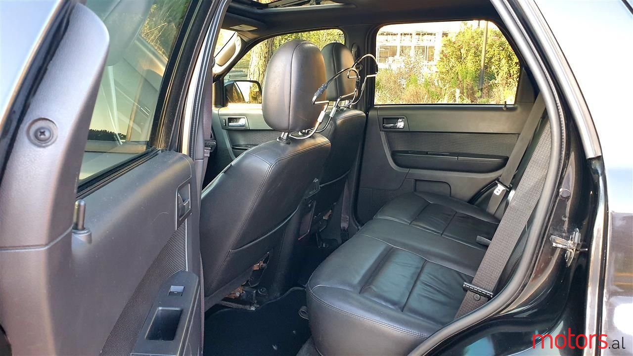 2011' Ford Escape photo #4