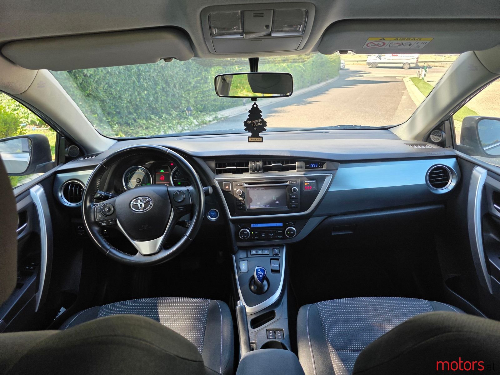 2013' Toyota Auris photo #4