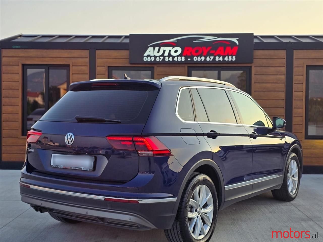 2019' Volkswagen Tiguan photo #3