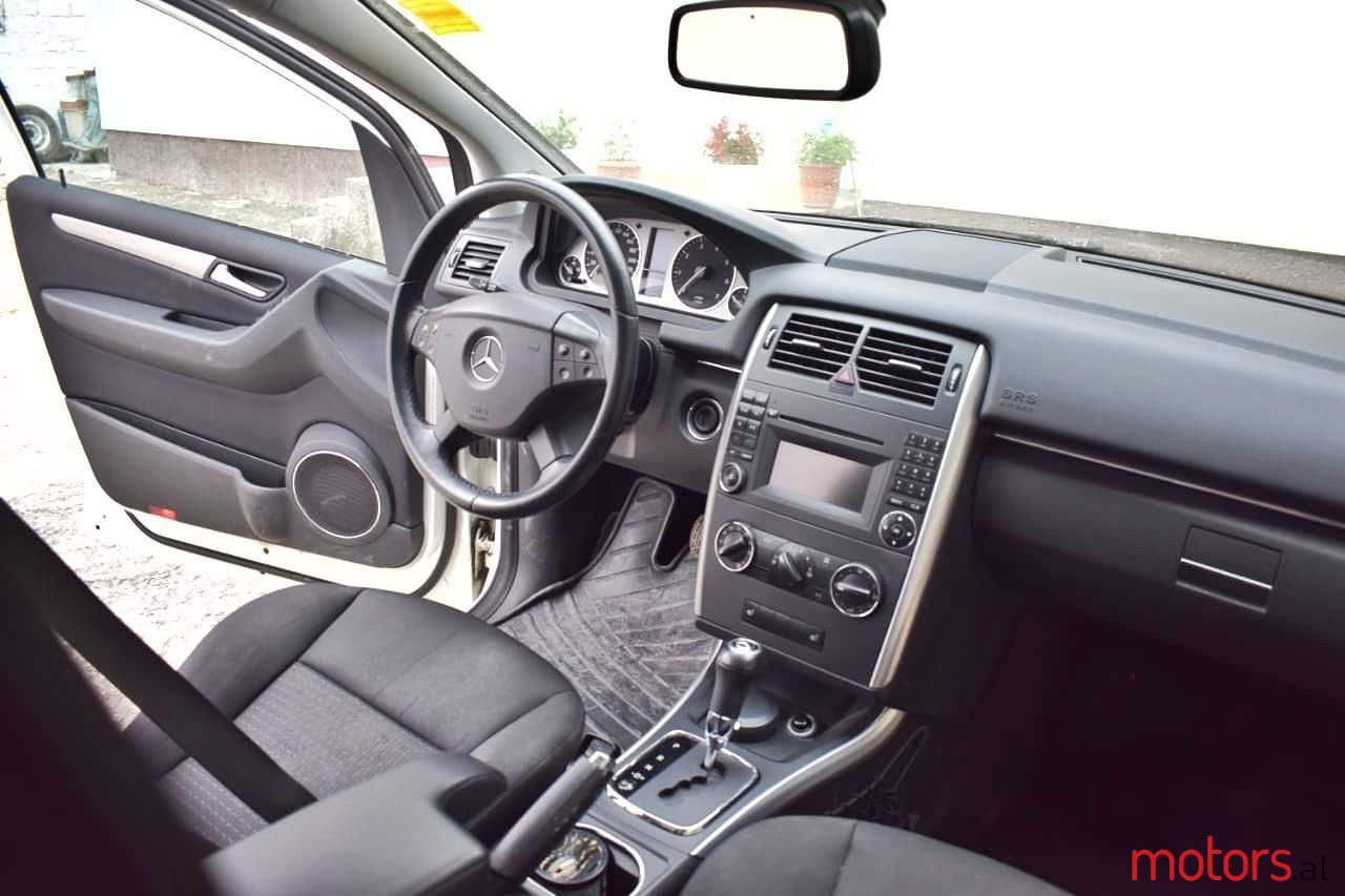 2011' Mercedes-Benz B 200 photo #5