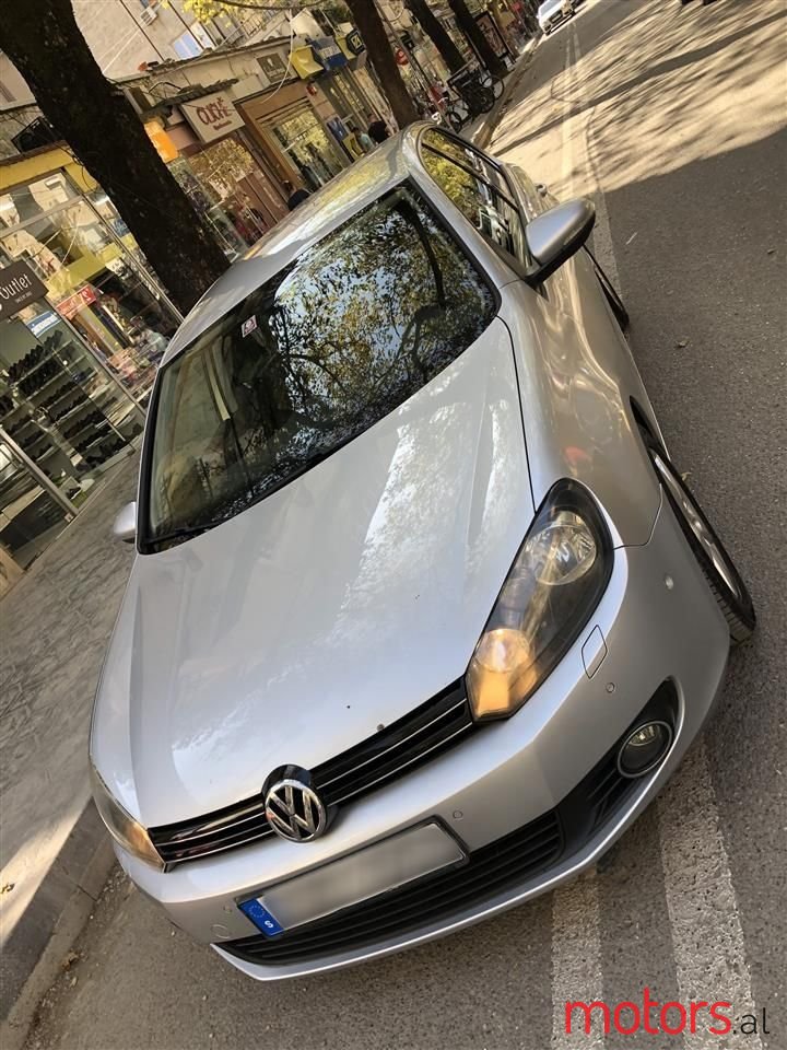 2011' Volkswagen Golf photo #1