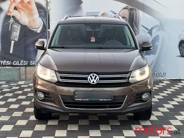 2012' Volkswagen Tiguan photo #6