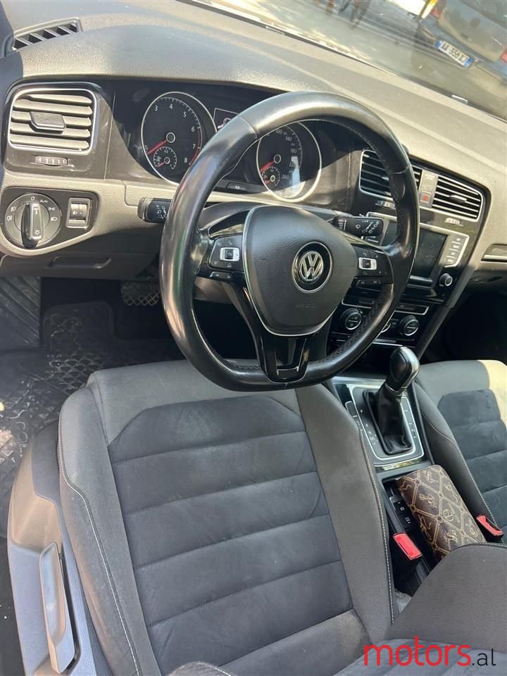 2016' Volkswagen Golf photo #4