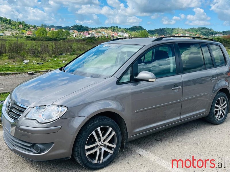 2007' Volkswagen Touran photo #5