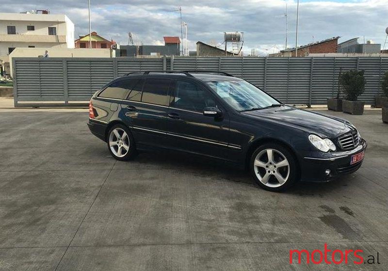 2005' Mercedes-Benz 220 photo #1