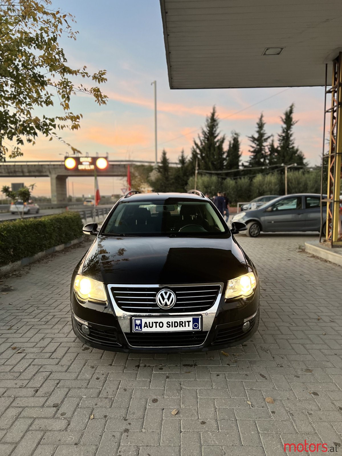 2010' Volkswagen Passat photo #2