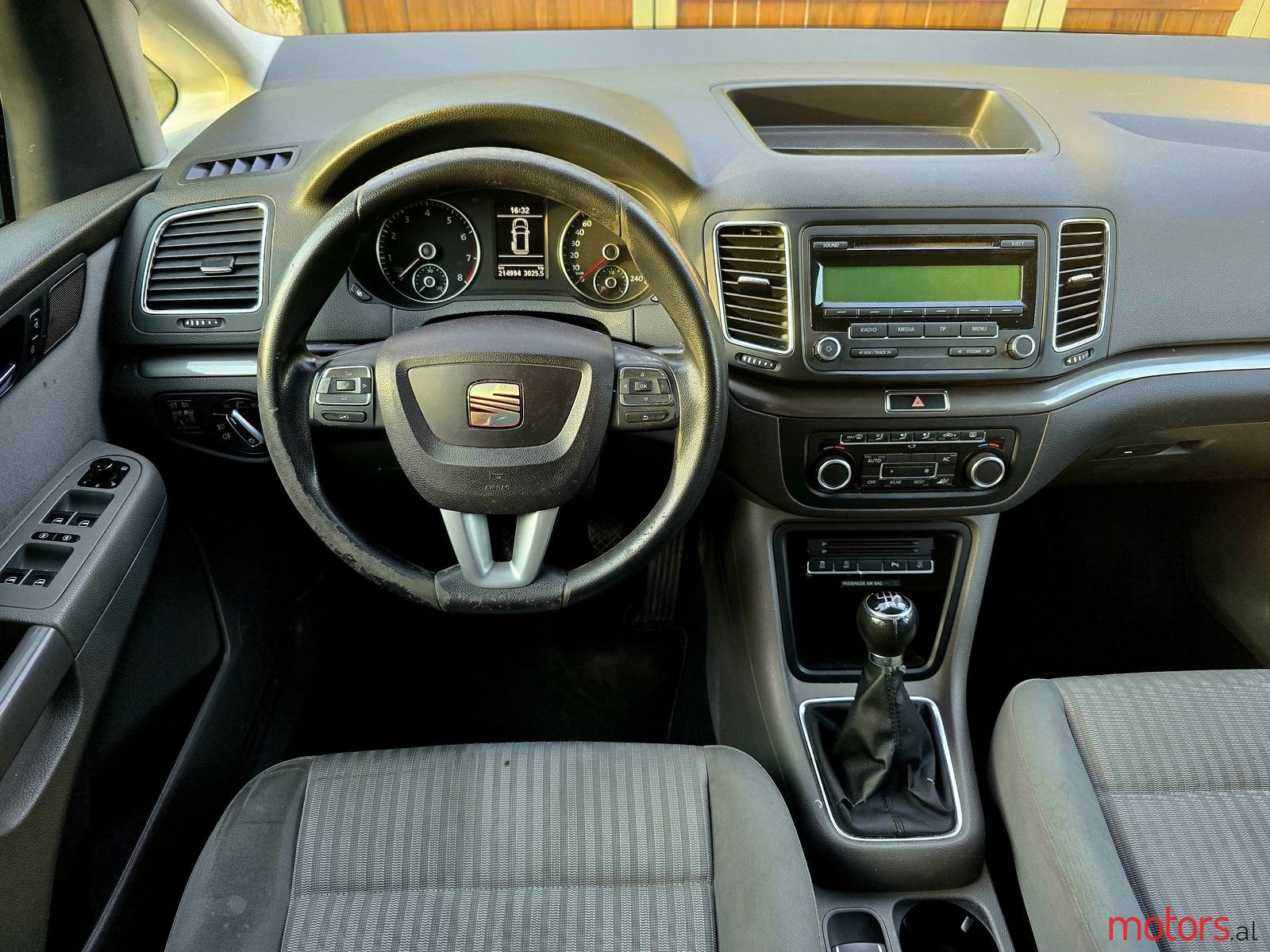 2012' SEAT Alhambra photo #3