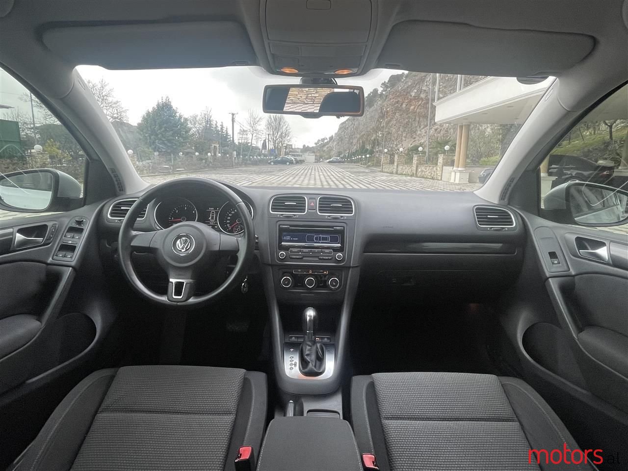 2011' Volkswagen Golf photo #3