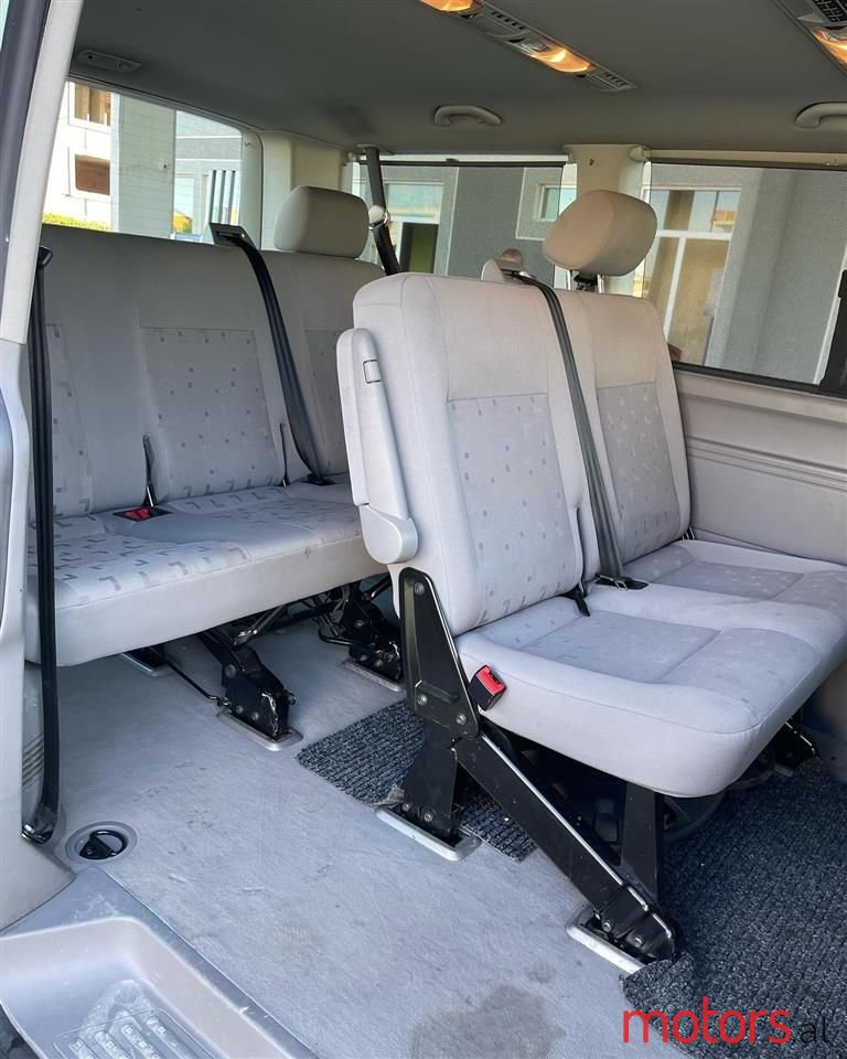 2006' Volkswagen T5 Caravelle photo #6