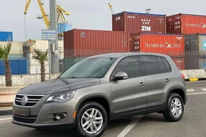 2011' Volkswagen Tiguan