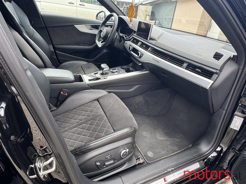 2019' Audi RS4 photo #4