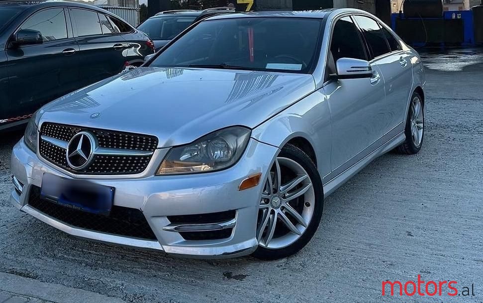 2012' Mercedes-Benz C 300 photo #1