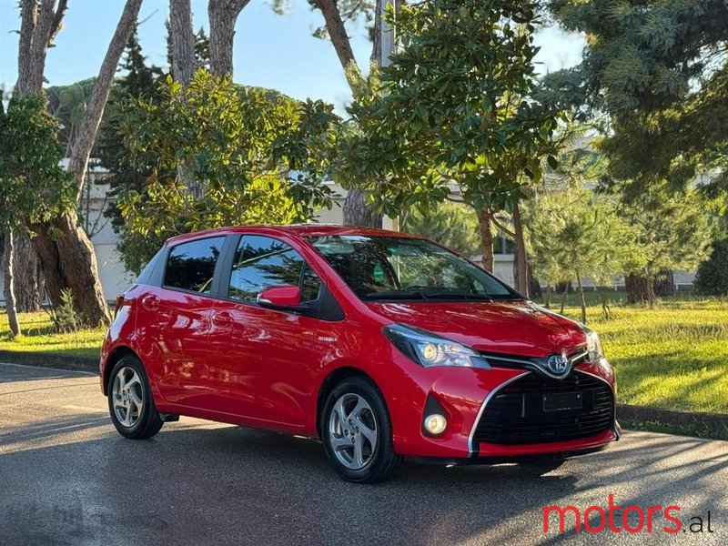 2015' Toyota Yaris photo #2