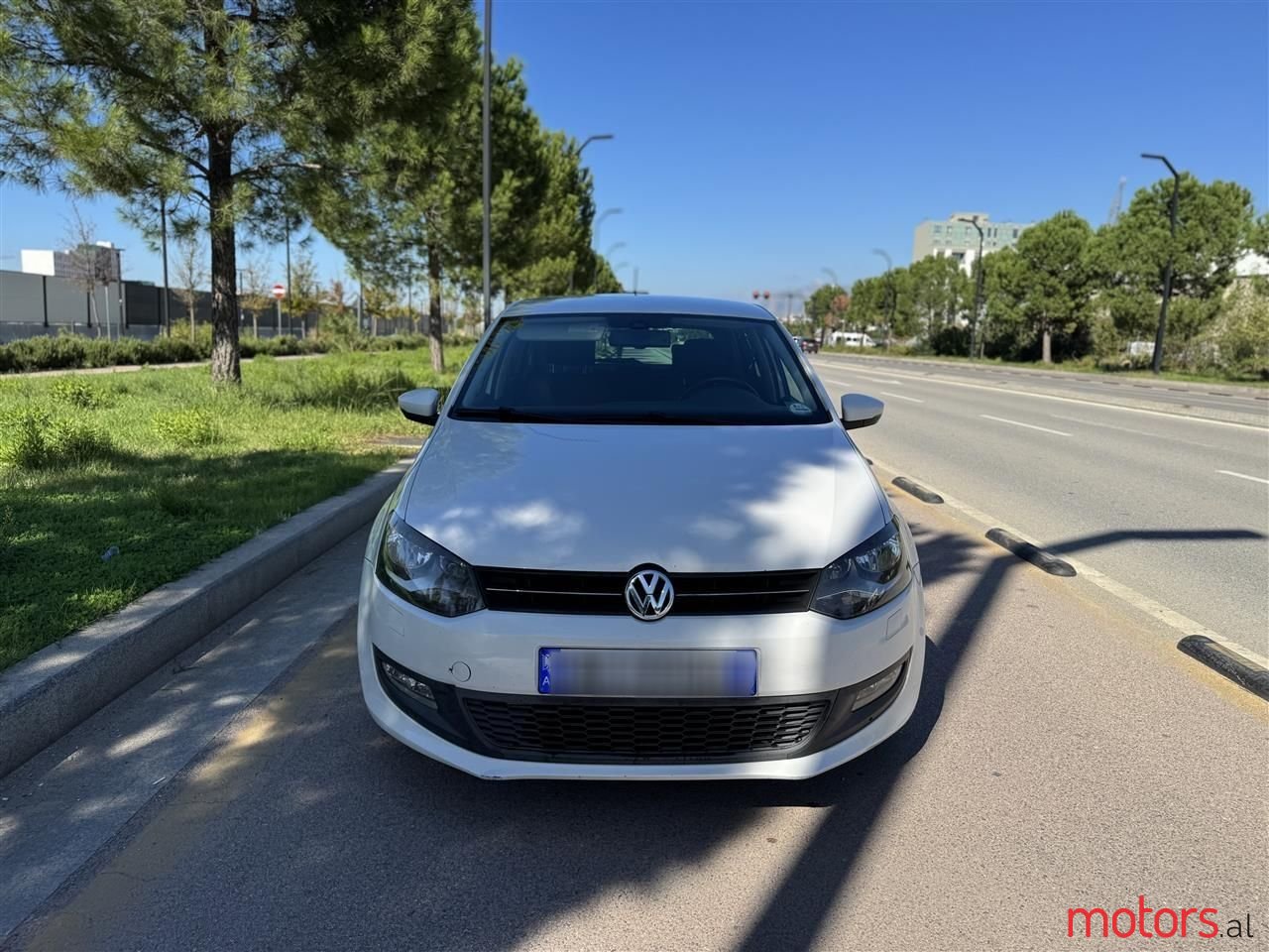 2011' Volkswagen Polo photo #4