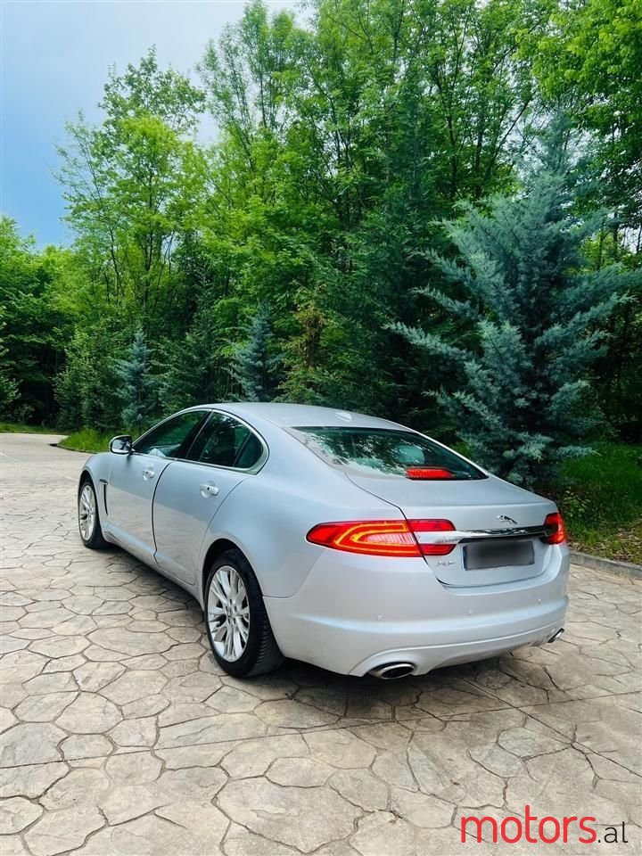2012' Jaguar XF photo #6