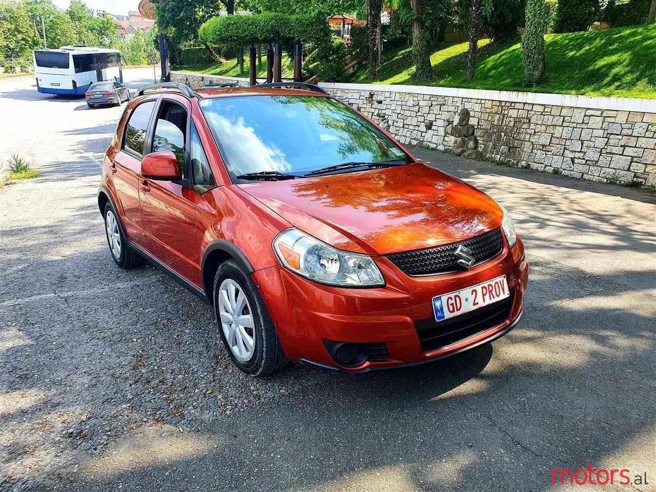 2011' Suzuki SX4 photo #1