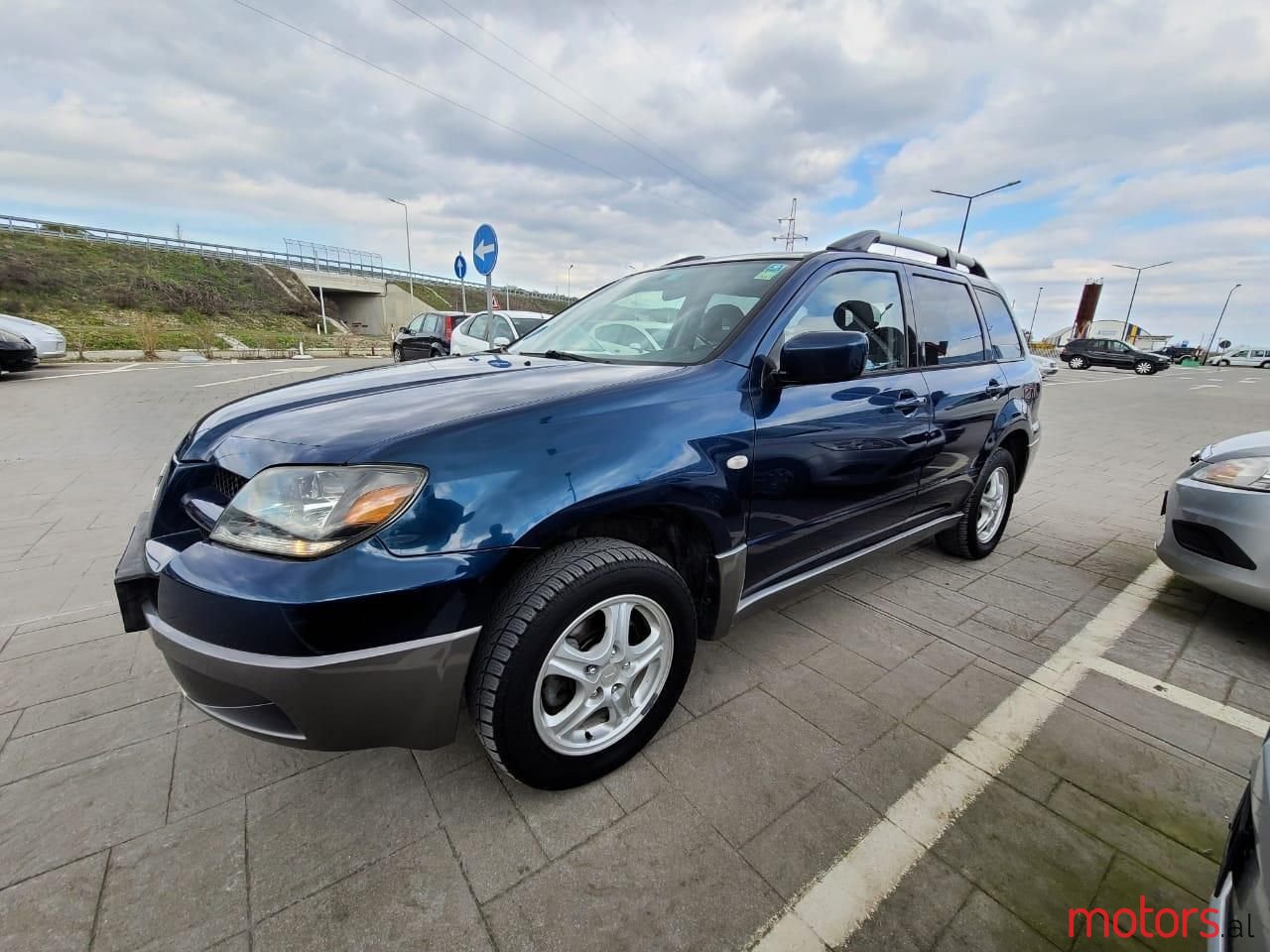 2005' Mitsubishi Outlander photo #5