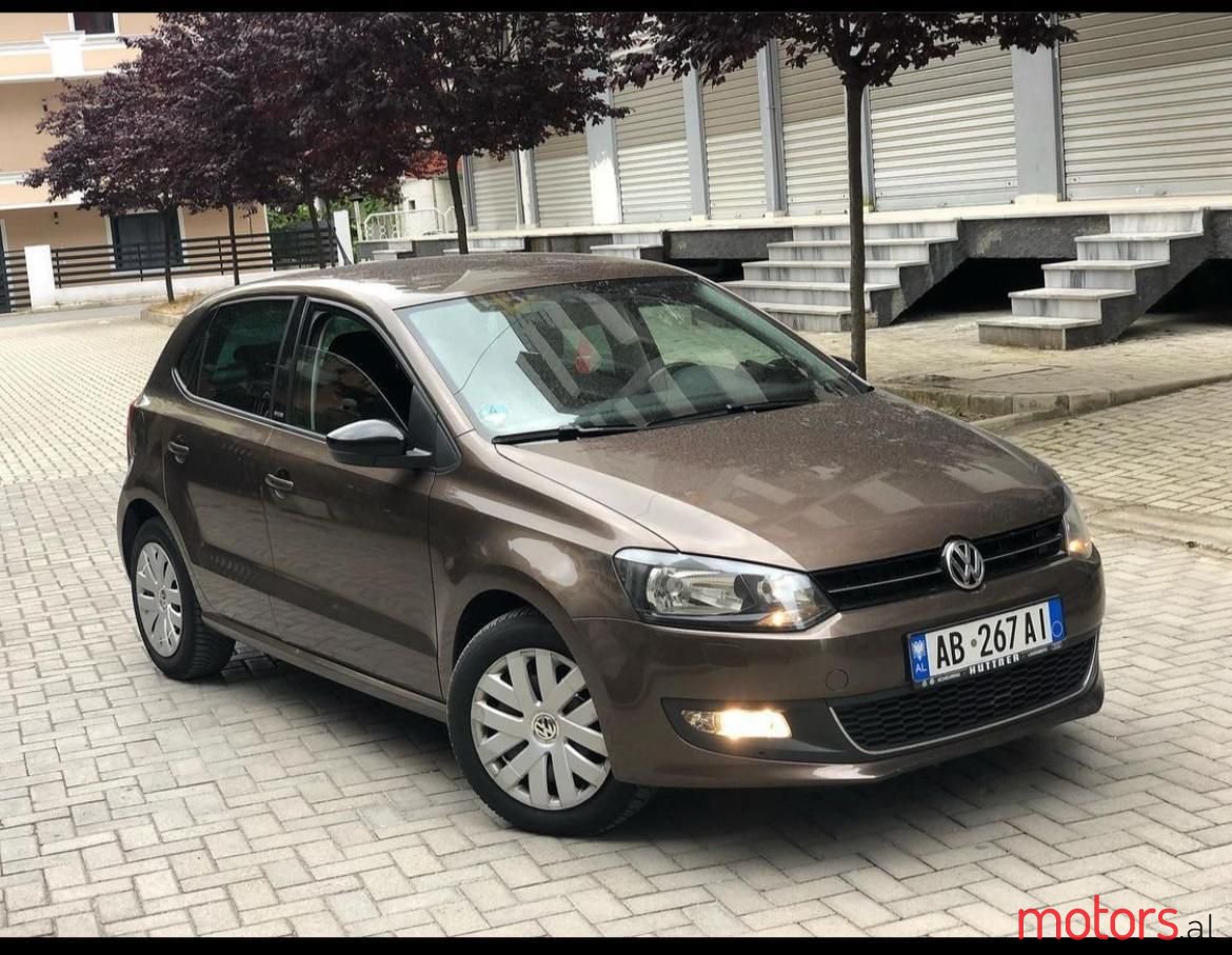 2011' Volkswagen Polo photo #1